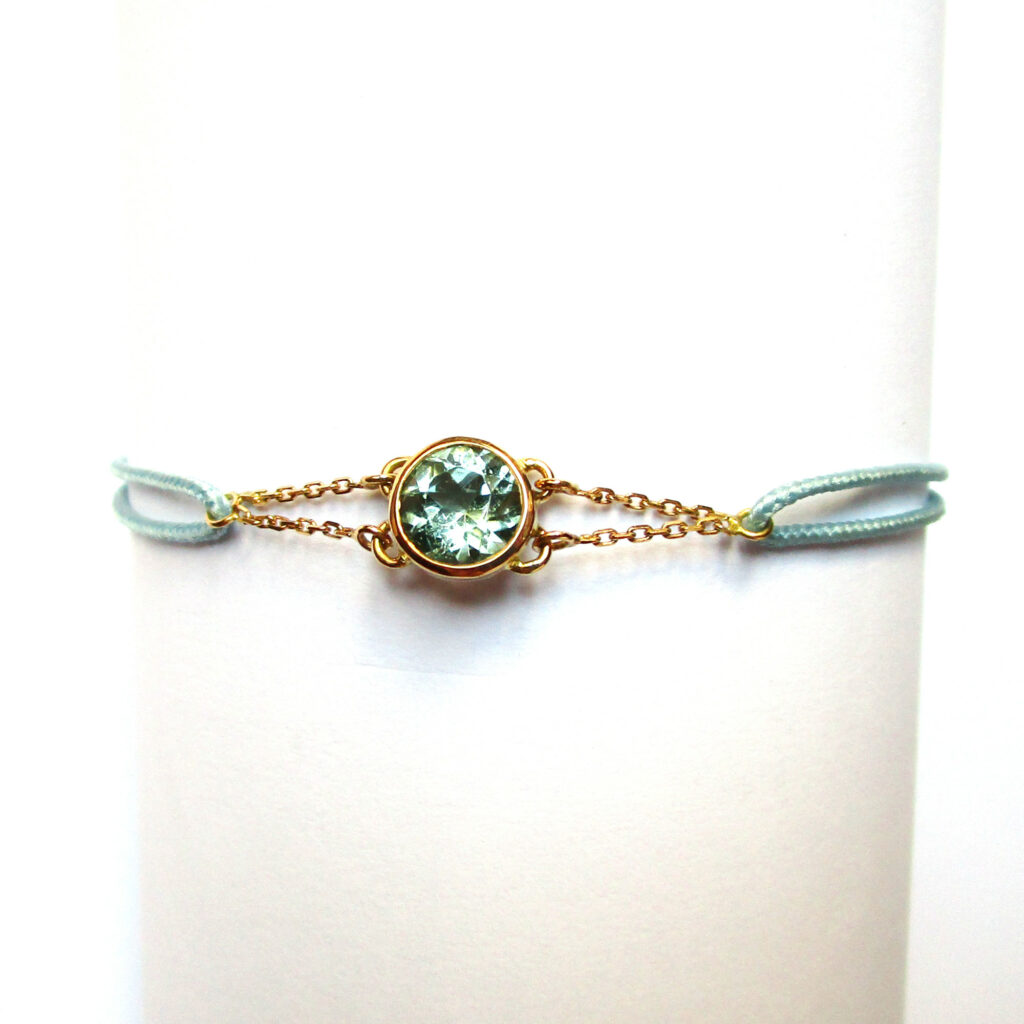 Bracelet en or jaune, tourmaline bleue
