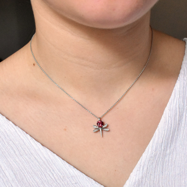 Pendentif en or blanc, spinelle rose et diamants