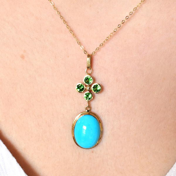 pendentif en or jaune, turquoise, grenats tsavorites